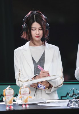苏小妍：从模特到lol解说转型
